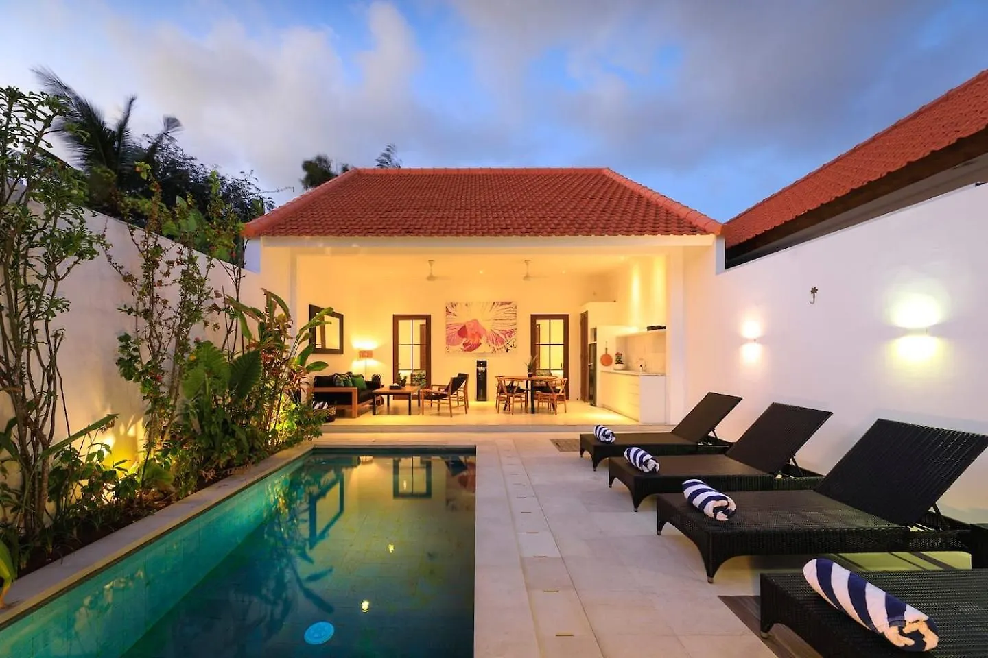 Gorgeous 2 Bed Pool Villa, Walk To Seminyak Beach ヴィラ