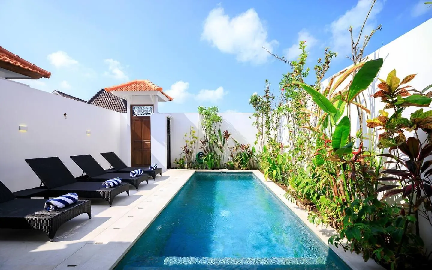 Gorgeous 2 Bed Pool Villa, Walk To Seminyak Beach 0*, スミニャック