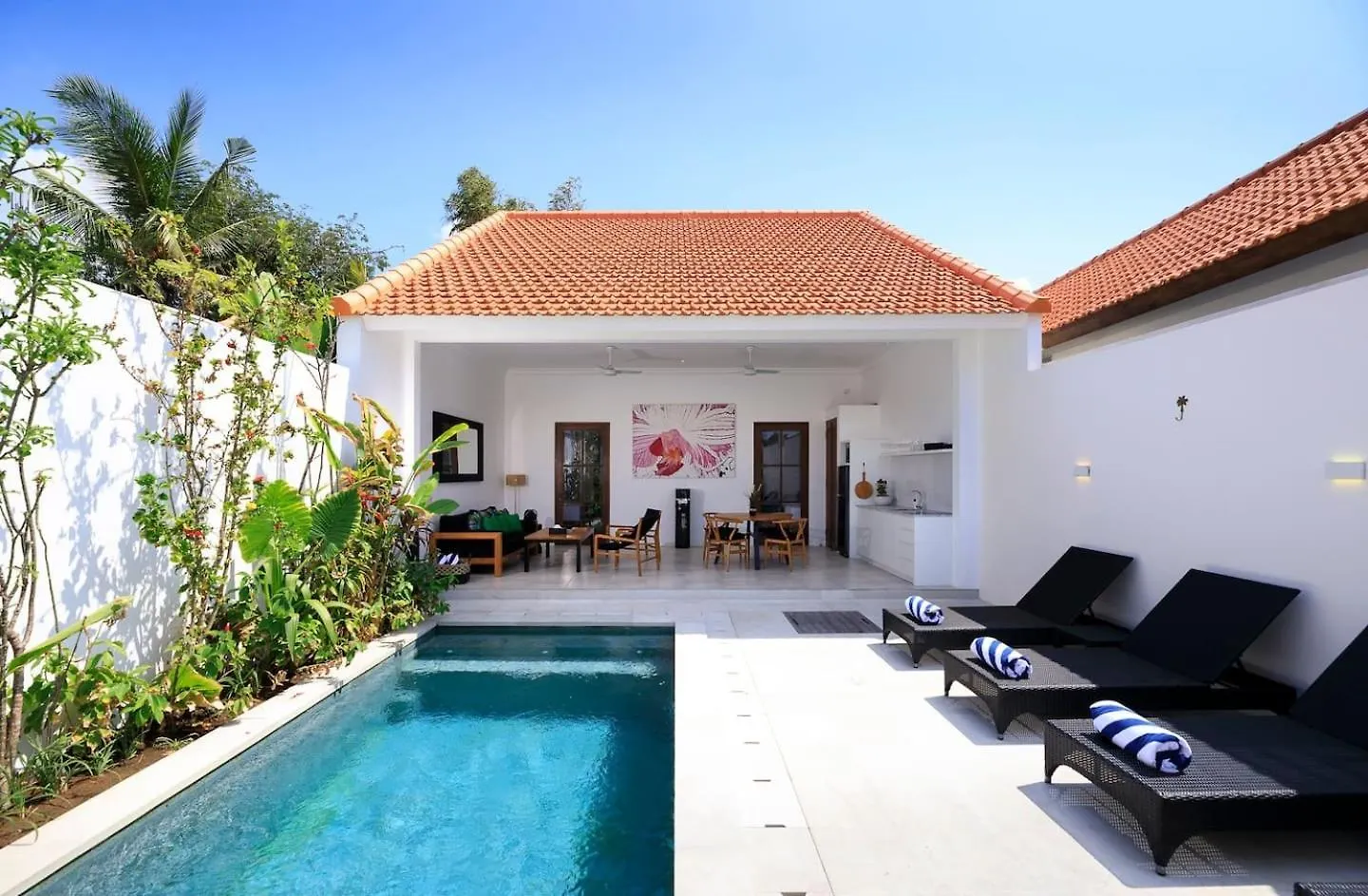 Επικοινωνία με το Gorgeous 2 Bed Pool Villa, Walk To Seminyak Beach