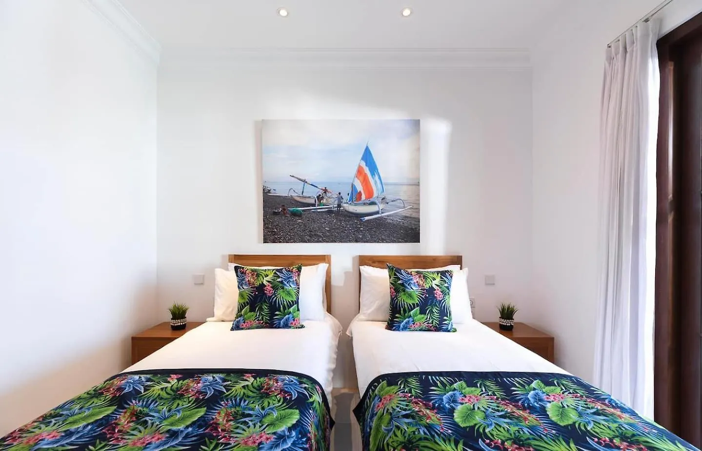 Gorgeous 2 Bed Pool Villa, Walk To Seminyak Beach Ινδονησία