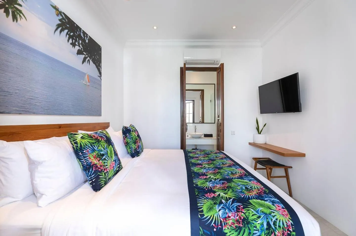Gorgeous 2 Bed Pool Villa, Walk To Seminyak Beach